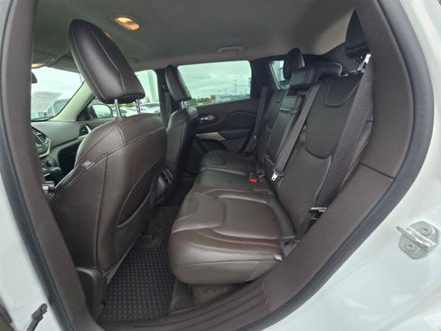 Used 2017 Jeep Cherokee Trailhawk image 19