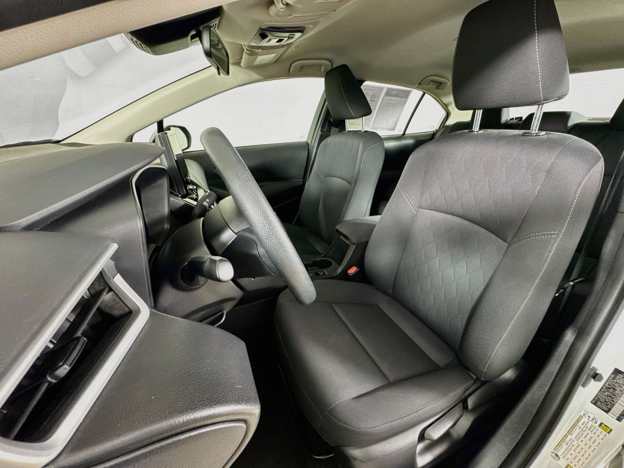 Used 2025 Toyota Corolla LE FWD image 2