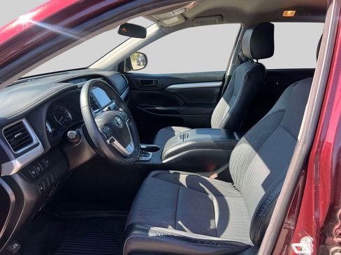 Used 2018 Toyota Highlander Plus AWD/4WD image 17