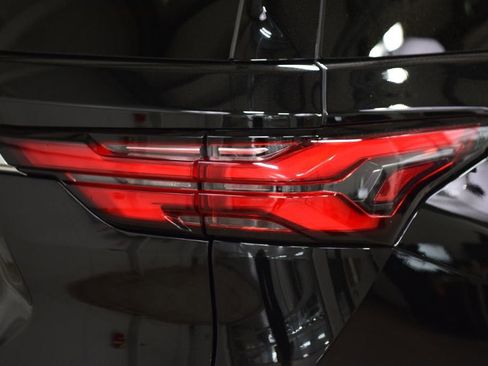 Used 2023 Chevrolet Traverse High Country w/ LPO, Cargo Package AWD/4WD image 19