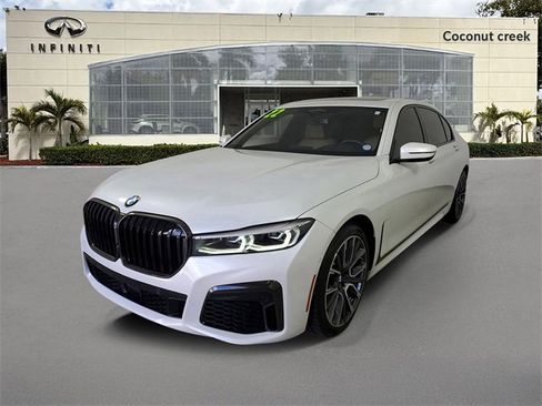 Used 2022 BMW 750i xDrive w/ Executive Package image 2