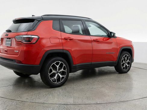 Used 2025 Jeep Compass Limited image 9