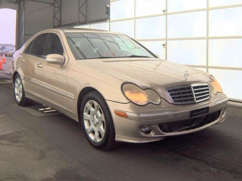 Used 2005 Mercedes-Benz C 320 Sedan w/ Sunroof Pkg image 4