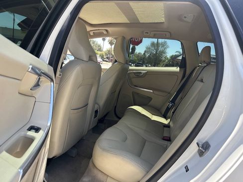 Used 2016 Volvo XC60 T5 Premier w/ Proximity Package FWD image 18