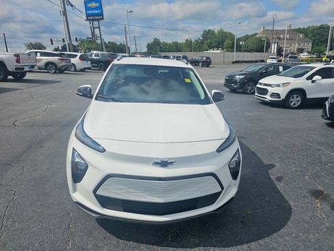 Used 2023 Chevrolet Bolt EUV Premier w/ Super Cruise Package FWD image 3
