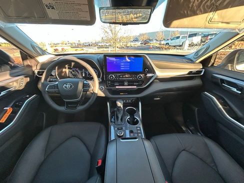 New 2026 Toyota Highlander Platinum AWD/4WD image 30