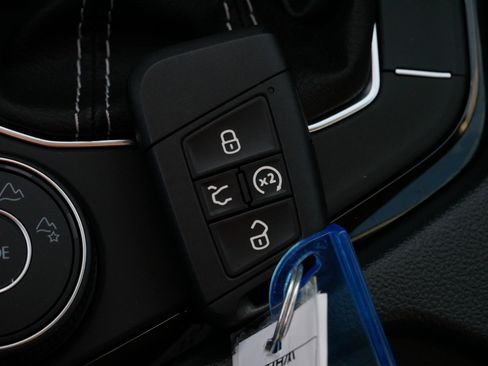 Used 2024 Volkswagen Taos SEL image 34