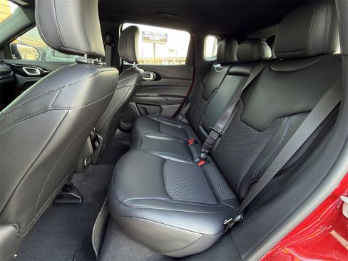 New 2026 Jeep Compass Latitude image 19