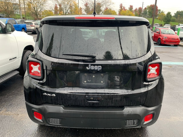 Used 2023 Jeep Renegade Latitude AWD/4WD image 3