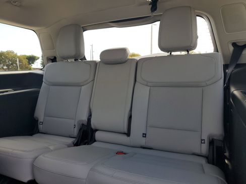 Used 2025 Ford Expedition Platinum w/ Driver's Package image 22