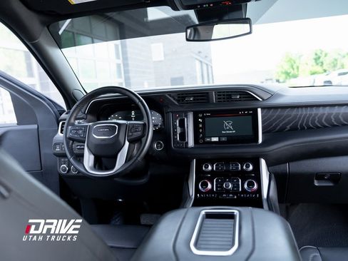 Used 2023 GMC Yukon XL Denali image 30