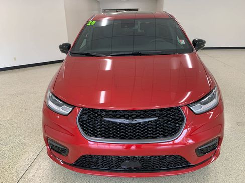 New 2026 Chrysler Pacifica Select image 2