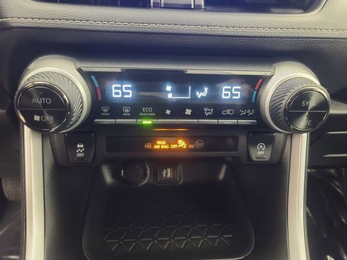Used 2025 Toyota RAV4 XLE image 32