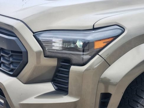 Used 2025 Toyota Tacoma TRD Sport AWD/4WD image 9