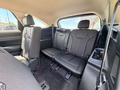 Used 2024 Kia Sorento S FWD image 11