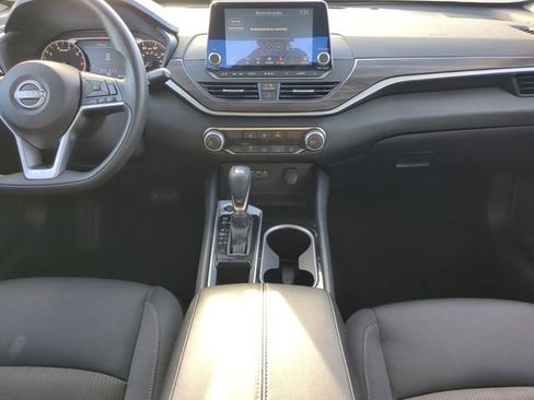 Used 2024 Nissan Altima 2.5 SV image 17