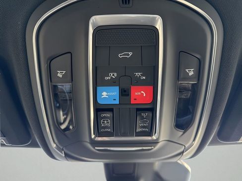 New 2025 Jeep Grand Cherokee L Altitude image 37