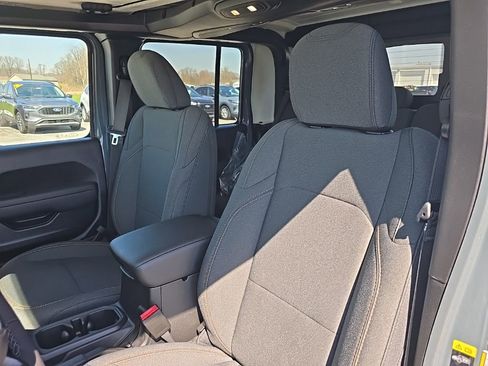 New 2026 Jeep Gladiator Sport AWD/4WD image 18