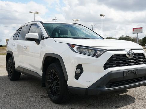 Used 2020 Toyota RAV4 XLE image 3