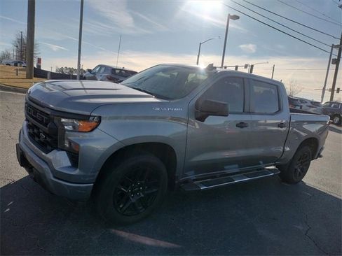 Used 2024 Chevrolet Silverado 1500 Custom image 3