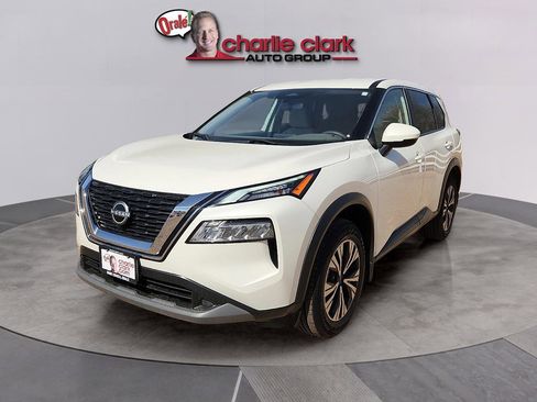 Used 2023 Nissan Rogue SV image 1