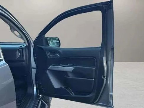 Used 2018 Chevrolet Colorado LT image 42