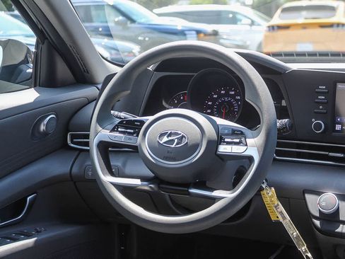 Certified 2023 Hyundai Elantra SE FWD image 19