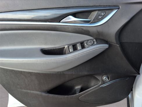 Used 2020 Buick Enclave Essence image 16