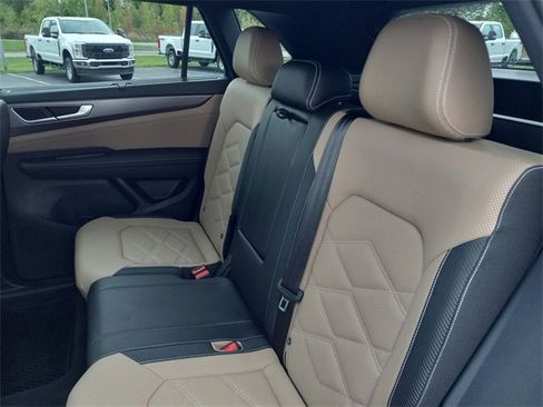 Used 2024 Volkswagen Atlas Cross Sport SE w/ Panoramic Sunroof Package image 14