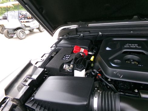 Used 2019 Jeep Wrangler Unlimited Sport S image 28