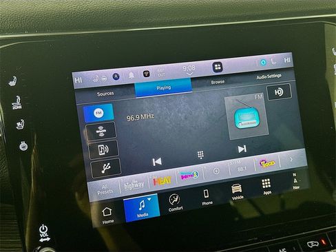 Used 2024 Jeep Wagoneer L Series II w/ Flexible Seating Group image 17