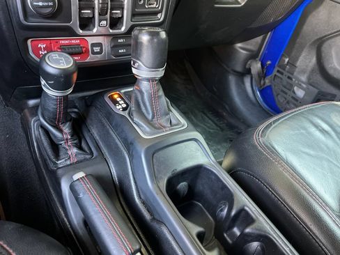 Used 2018 Jeep Wrangler Unlimited Rubicon AWD/4WD image 35