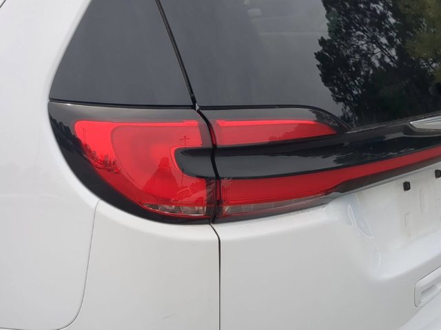 Used 2024 Chrysler Pacifica Limited FWD image 17