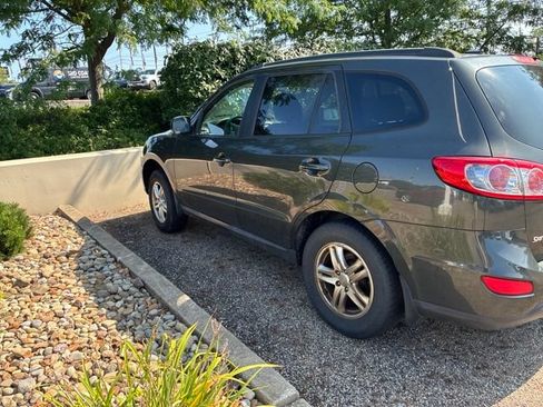 Used 2012 Hyundai Santa Fe GLS FWD image 2