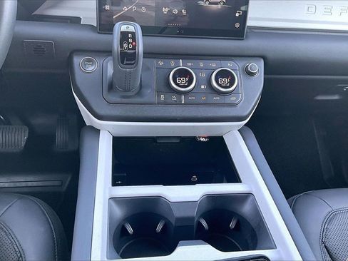 Used 2025 Land Rover Defender 110 S image 24