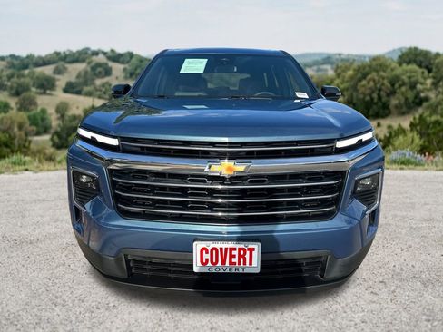 Used 2024 Chevrolet Traverse LT FWD image 2