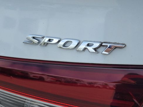 Used 2025 Honda Civic Sport image 11