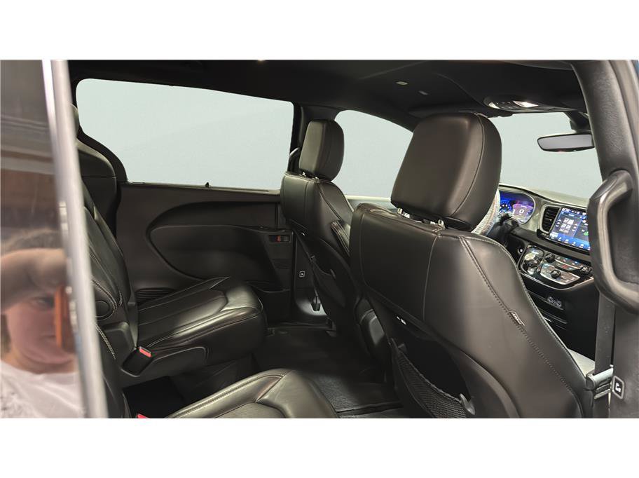 Used 2025 Chrysler Pacifica Select FWD image 24