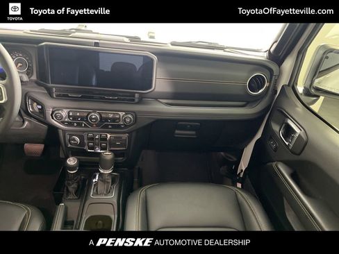 Used 2024 Jeep Wrangler Unlimited Sahara w/ Technology Group AWD/4WD image 16