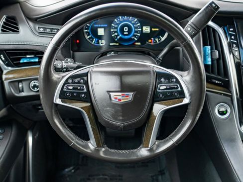 Used 2017 Cadillac Escalade Platinum AWD/4WD image 24