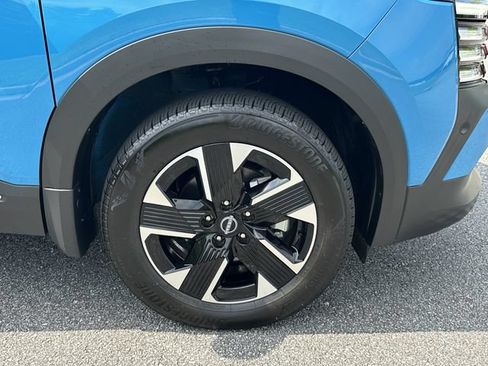 Certified 2025 Nissan Kicks SR FWD image 16
