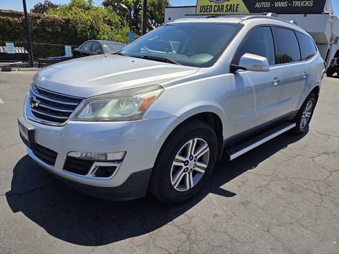 Used 2017 Chevrolet Traverse LT FWD image 8