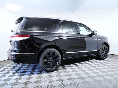 Certified 2022 Lincoln Navigator Reserve w/ Monochromatic Package AWD/4WD image 6