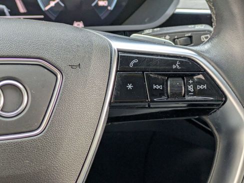 Used 2022 Audi e-tron Premium image 11