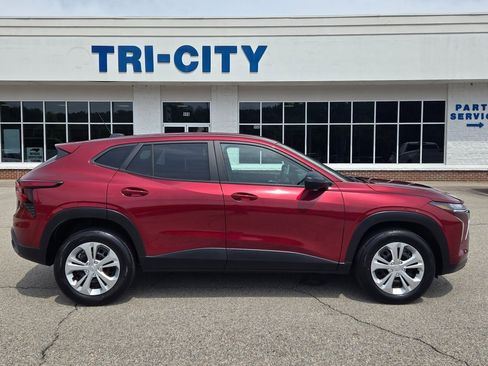 Used 2024 Chevrolet Trax LS image 16