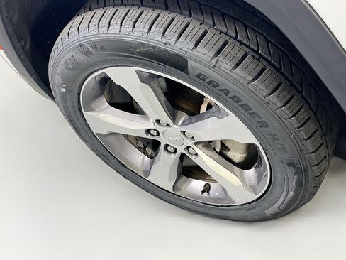 Used 2022 Jeep Grand Cherokee Limited w/ Luxury Tech Group II image 31