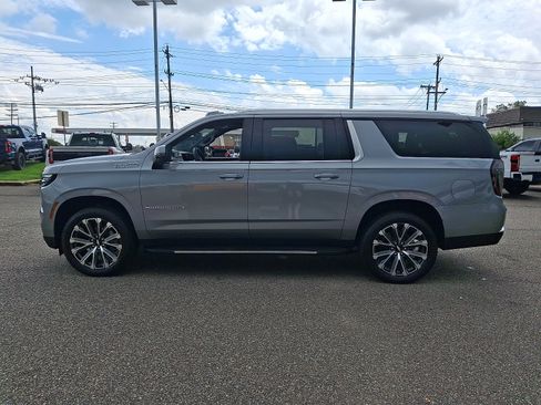 Used 2026 Chevrolet Suburban High Country w/ Sun And Tow Package AWD/4WD image 6