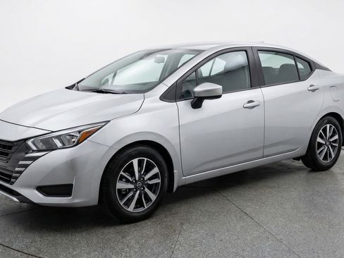 Used 2025 Nissan Versa SV FWD image 3