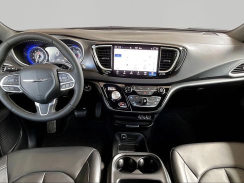 Used 2025 Chrysler Pacifica Select FWD image 7