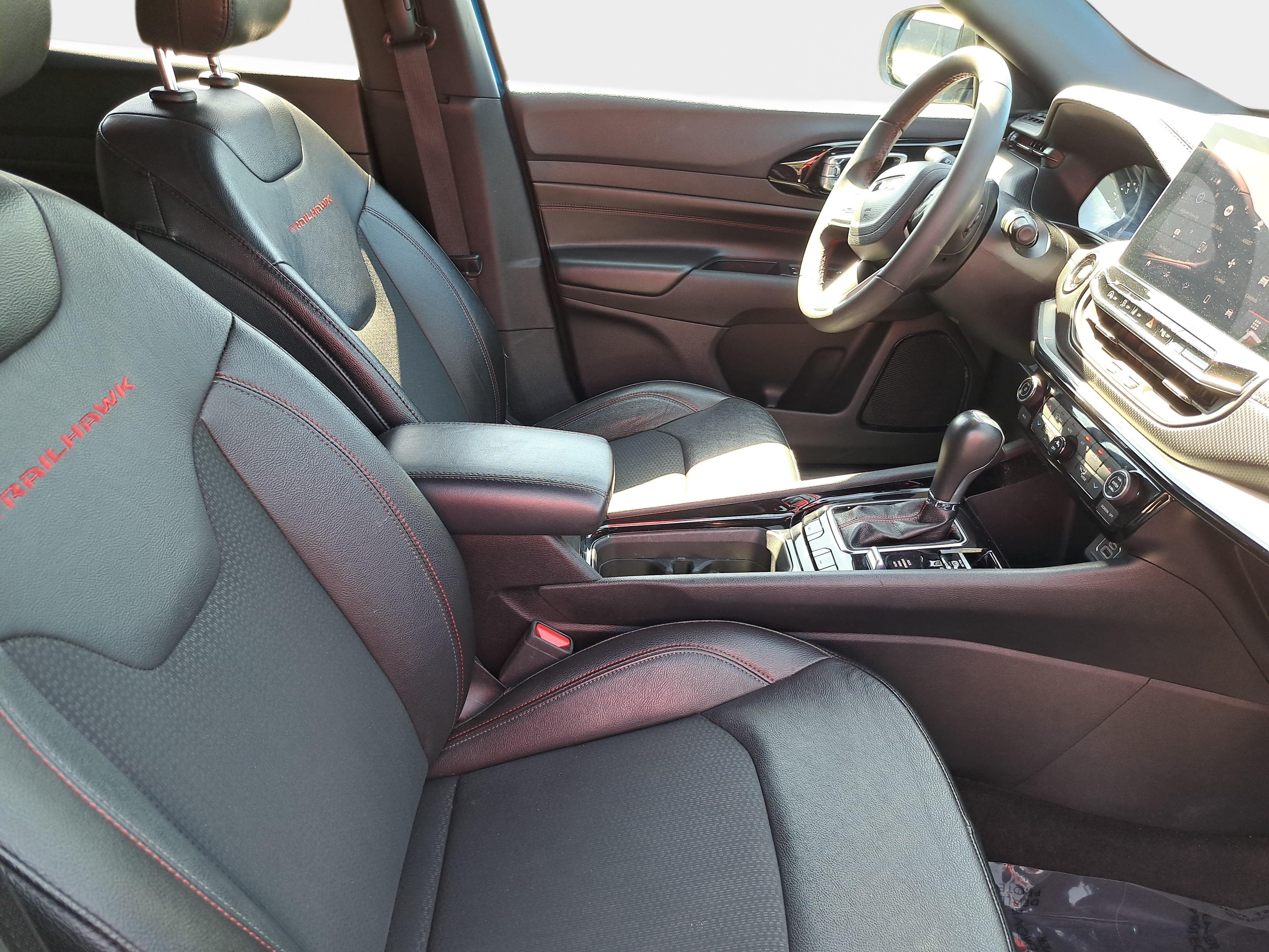 Used 2024 Jeep Compass Trailhawk AWD/4WD image 10